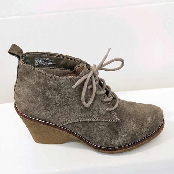 Suede wedges by White mountain - Picture 2 of 16
